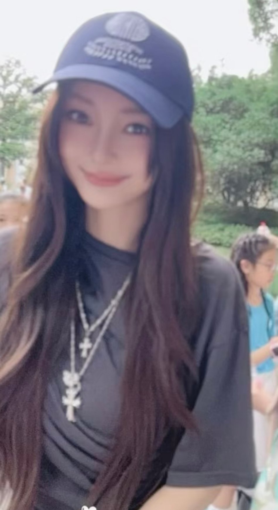 小海绵学校偶遇AngelababyAngelababy去小海绵学校参加活动好漂亮