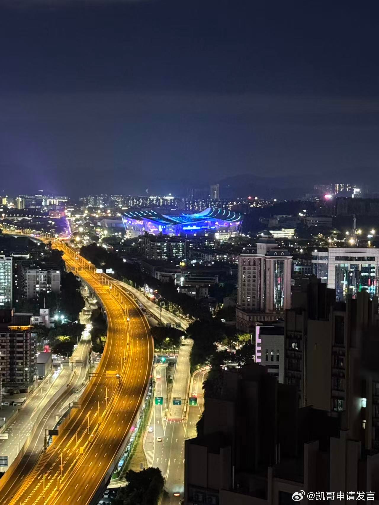 全运会广州人对全运会的尊重，就是能做到主干道几乎没有一台车！​​​