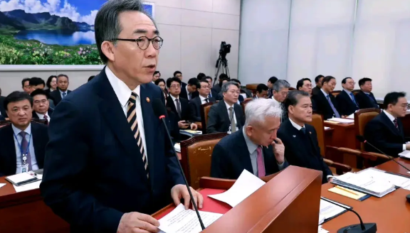 韩国外交部长官赵兑烈26日在国会表示，政府将持续维护好韩中关系，确保双边关系发展