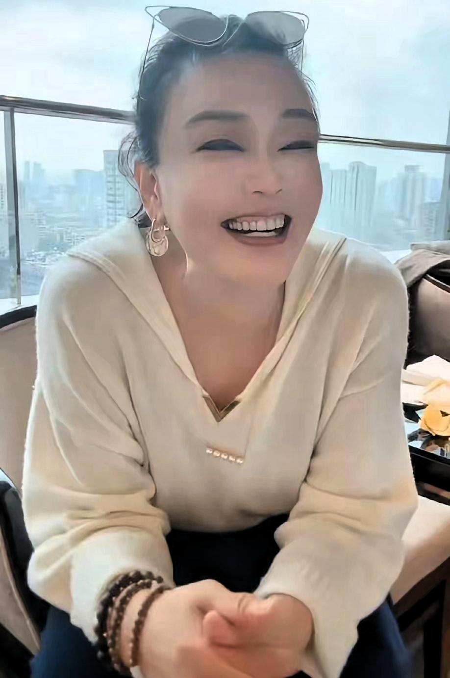 兰姐那天直播，不太顺心，总有人说不好听的，挺烦的，谁都觉得过不去，可她孙子，汪希