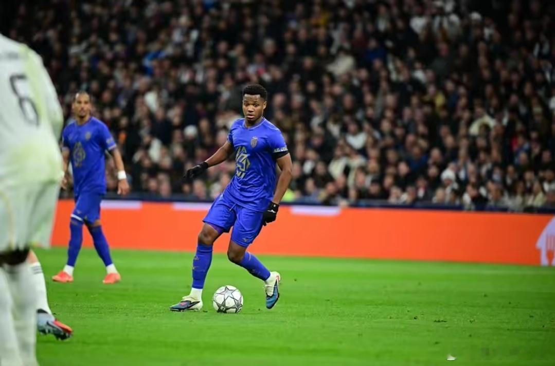 队报：摩纳哥有意激活法蒂1100万欧买断条款，薪资需协商据《队报》报道，摩纳哥俱