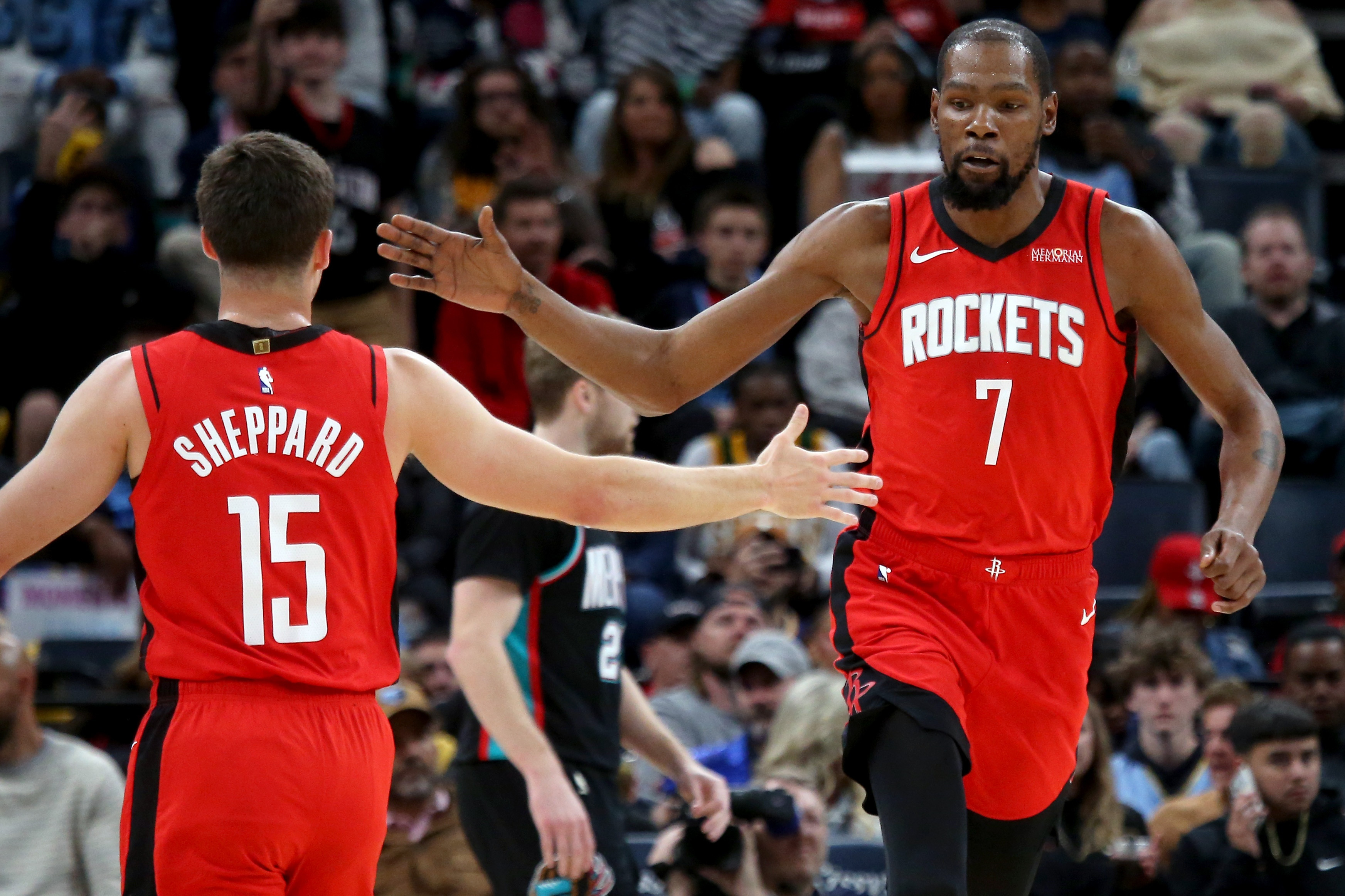 北京时间4月13日，今天掘金队和马刺队的比赛已经结束，最终掘金队战胜了马刺队，锁