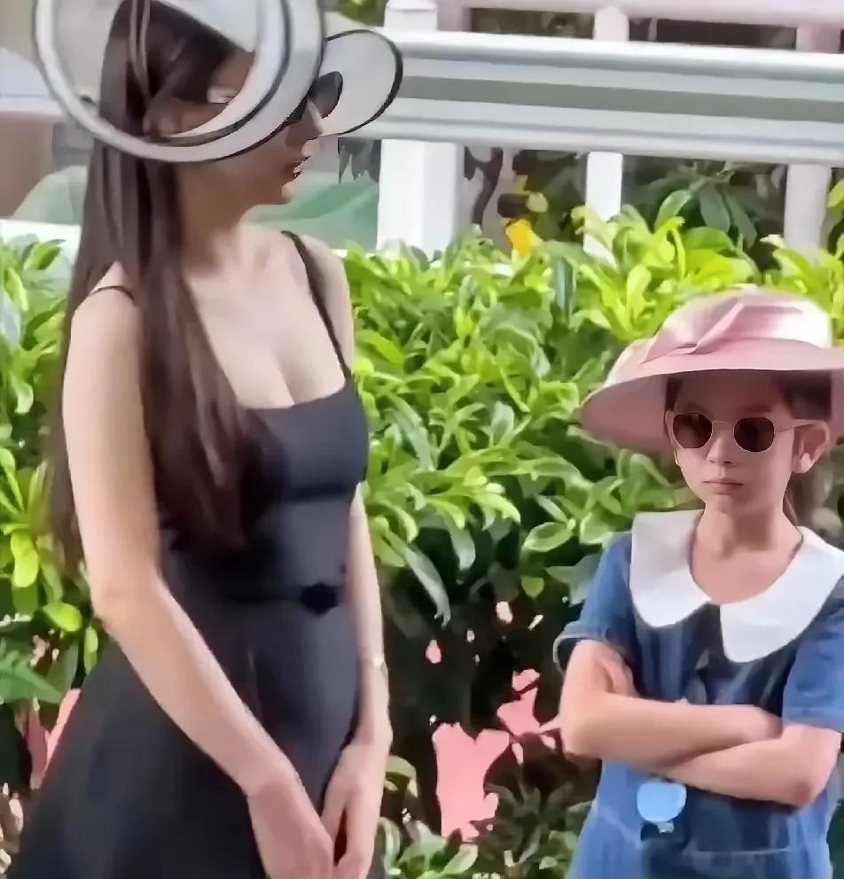 在做家长这件事上，真是人人平等！郭富城和方媛7岁的大女儿似乎已经出现叛逆期。面