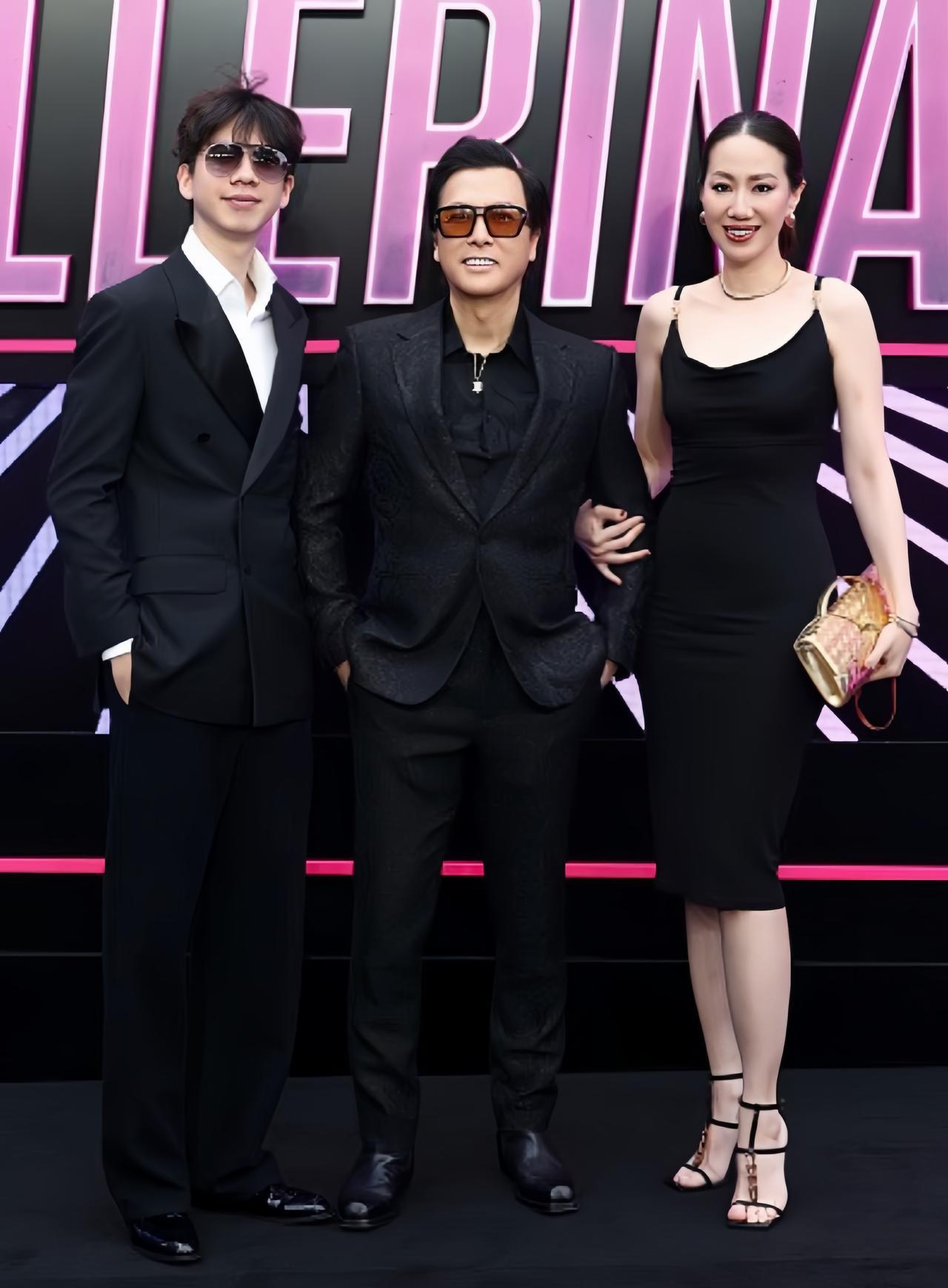 5月24日，甄子丹晒出在英国参加电影《疾速追杀：芭蕾杀姬》的首映礼。甄子丹携妻