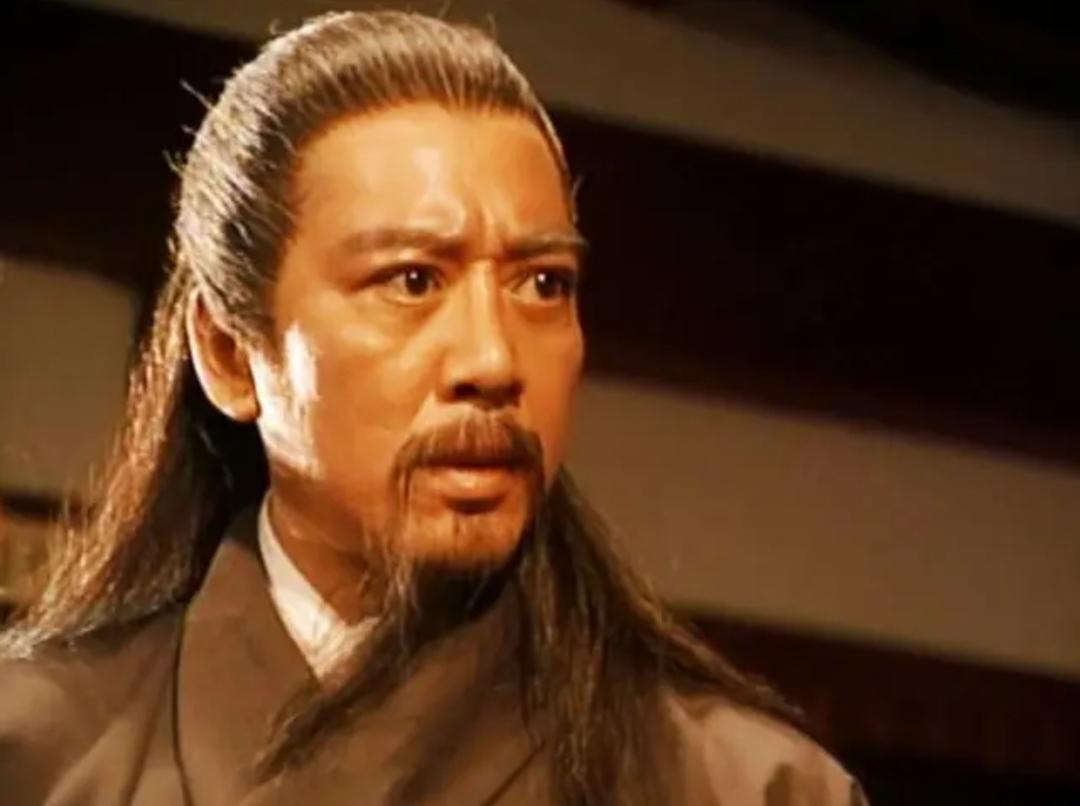 慕容博其实不需要躲在少林寺，凭他的实力完全无惧任何人找他追责!慕容博的武功和