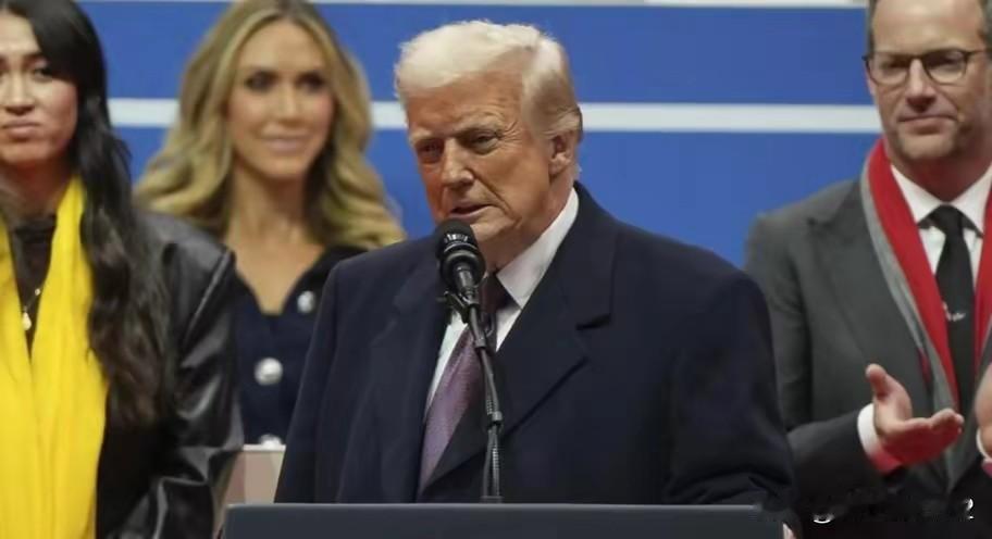 特朗普坚持发动并升级贸易战，表面理由是“减少贸易逆差”“保护美国工人”，但综合各