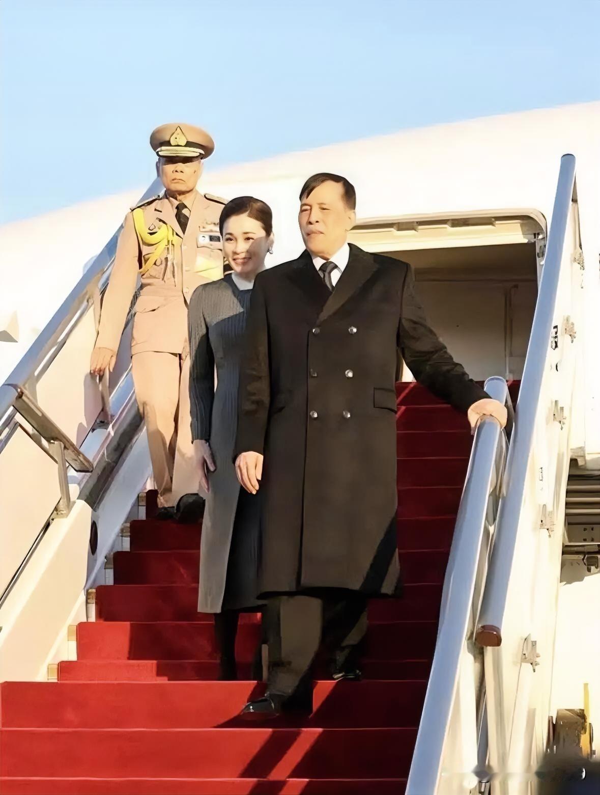 泰国人悄悄说：国王访华，年轻人都在偷偷刷这个话题！最近，泰国国王访问中国成了