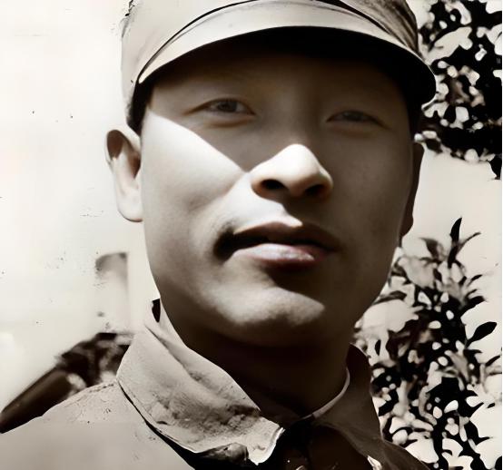 彭德怀养大的儿子，22岁官至师长，1933年彭总下令成排步枪射杀他。 郭炳生