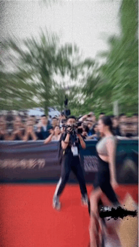 太喜欢看杨幂穿高跟鞋走路了！高级感穿搭，温柔风穿搭。杨幂礼裙杨幂体面感杨幂红