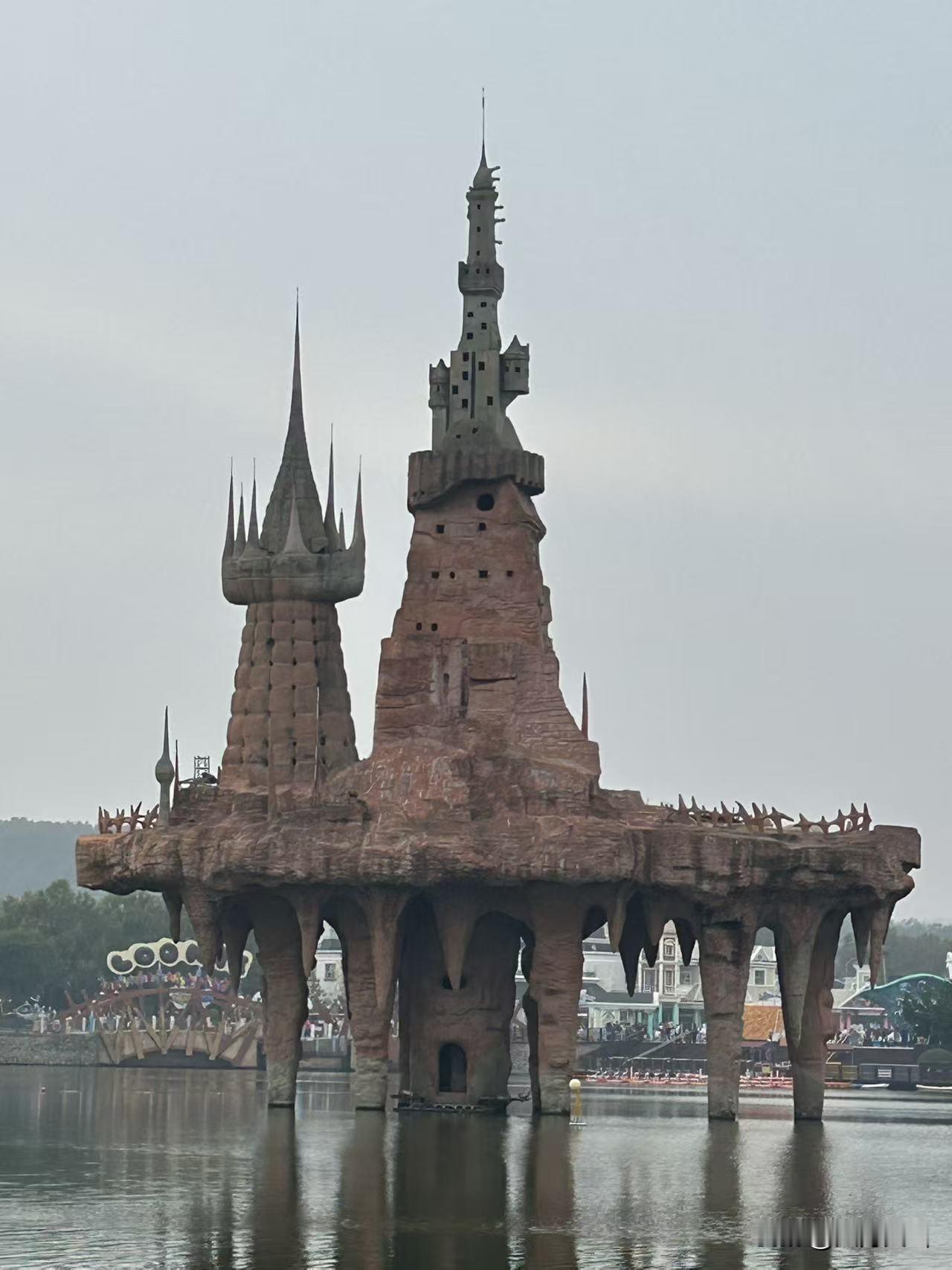 你作为单位的中层领导，部门有没有几个让你头疼的老员工？他们资历老、待得久，平