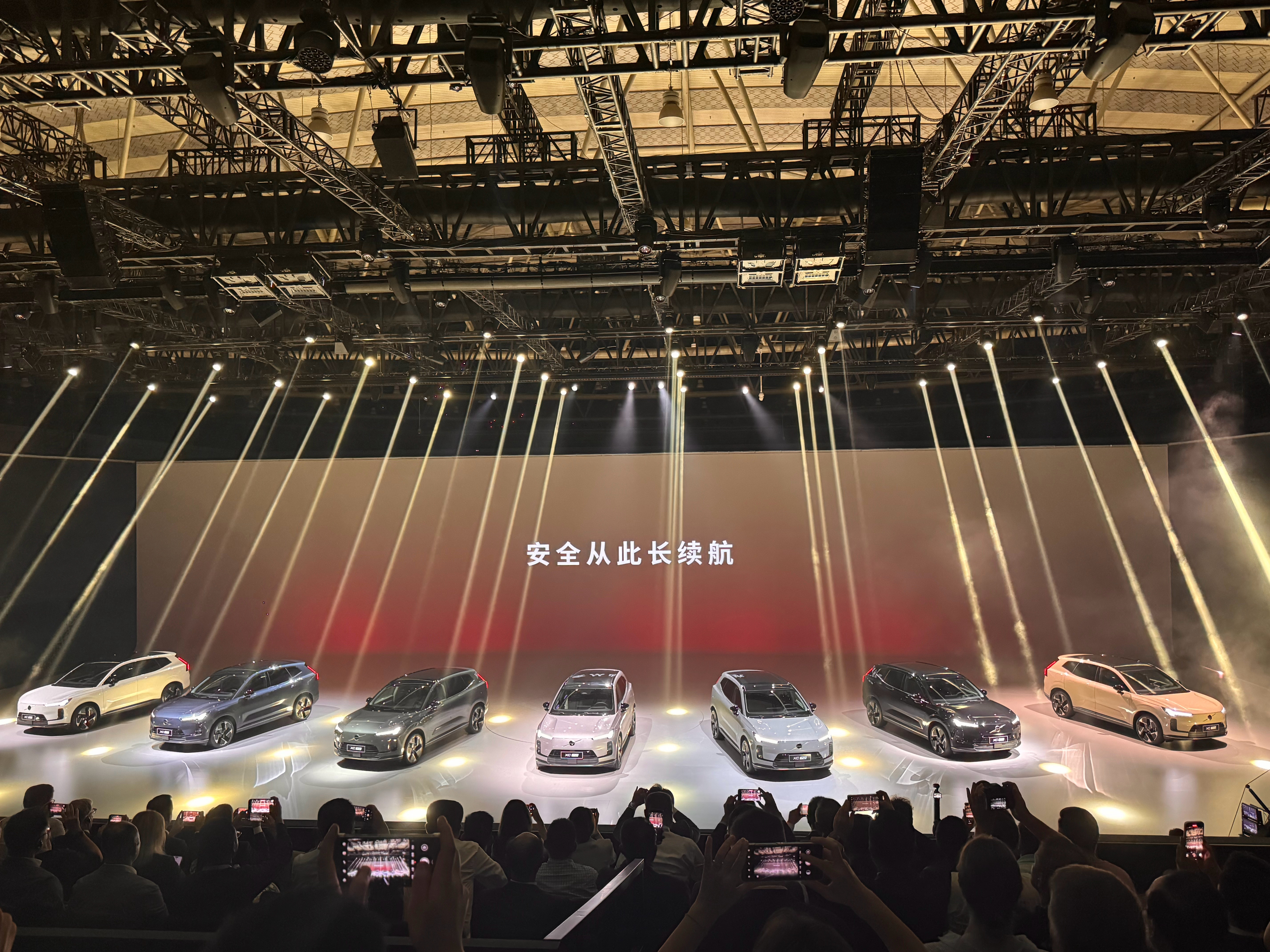 豪华品牌发起反攻沃尔沃全新XC70“豪华长续航混动SUV”今晚全球首发，新车