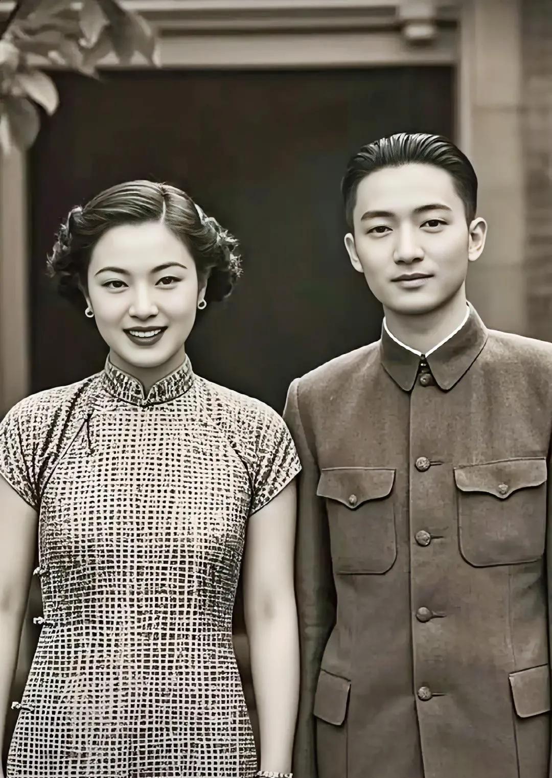 这是一张首度公开的罕见合照，拍摄于1937年，南京留存的影像，其实在那个年代，像