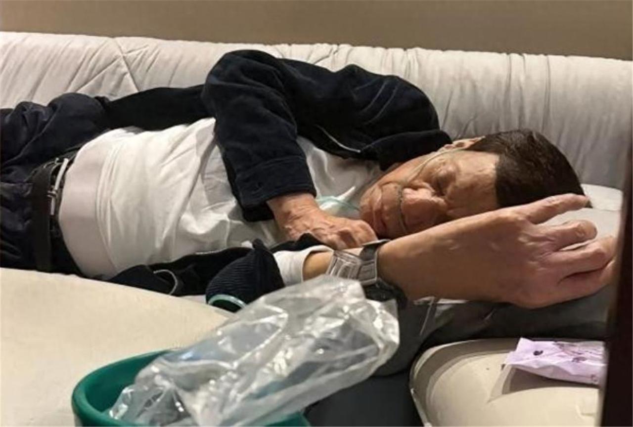 政治谋杀？老杜在监狱倒下，马科斯下平叛铁令，51万军警终于上场这场戏，菲政坛