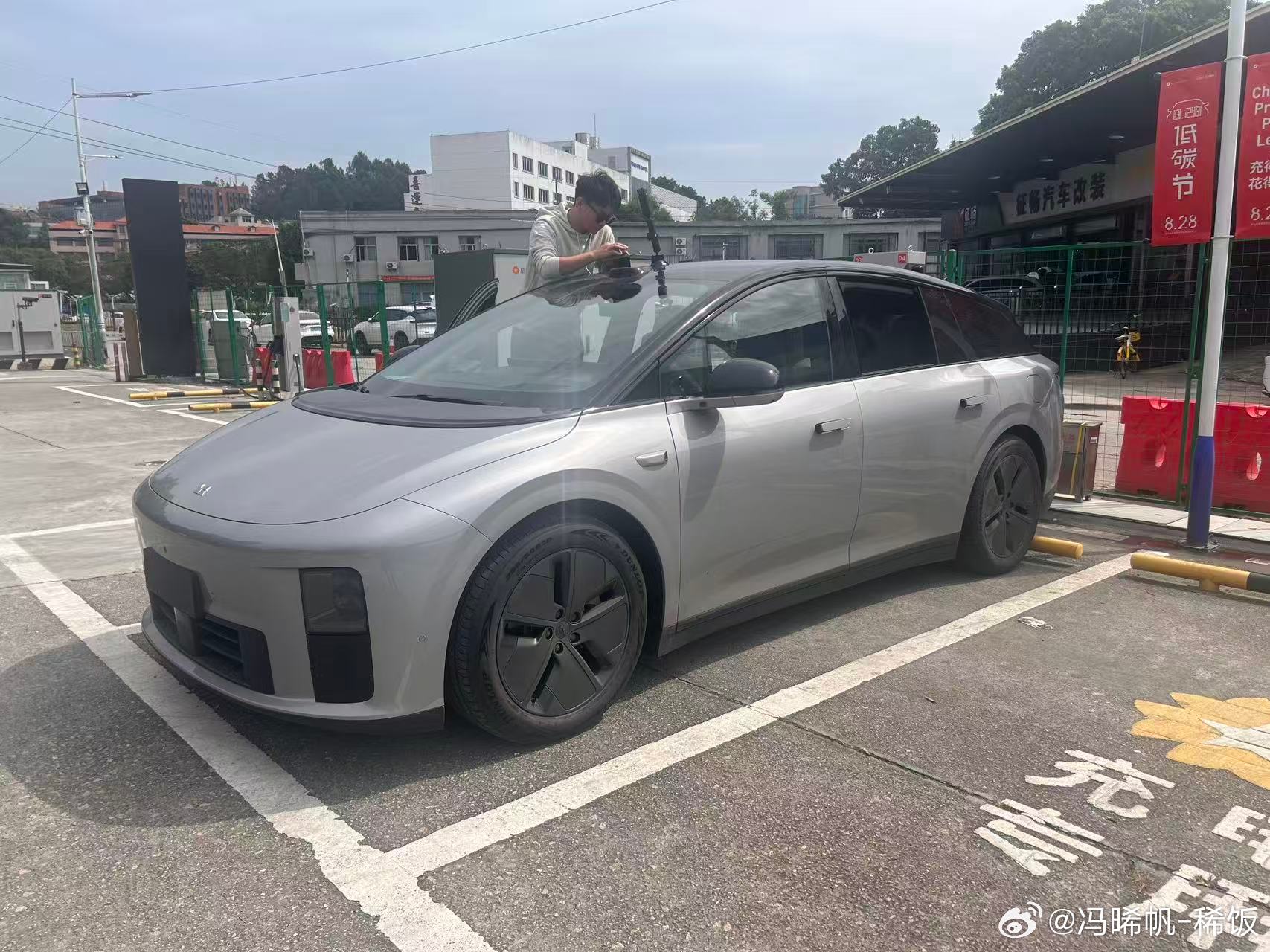 [思考]跟L6比起来，理想i6车身变矮之后，好开太多了，转弯没有那种想翻