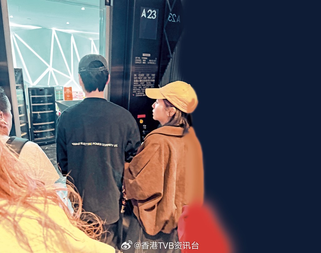 东周刊：杨偲泳《夜王》戏份被删嬲猪直击获「视帝」男友张振朗呵番现年32岁的杨偲