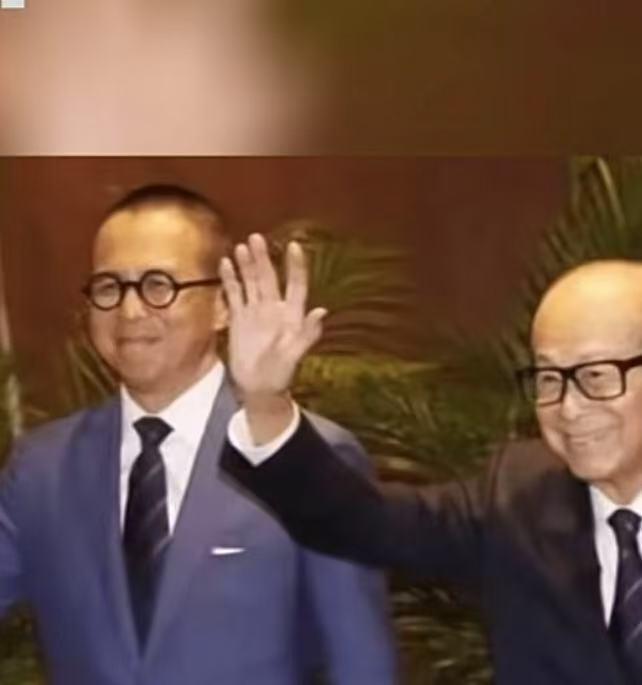 卖港口，大哥被退出顾问一席，好像也没影响到李家，依然我行我素！最近，李嘉诚次
