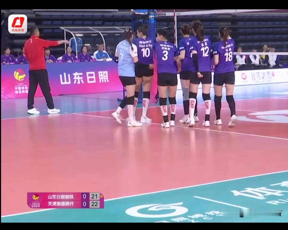 天津女排1:3输给山东女排很正常。天津女排的主要问题一是二传手孟豆发挥不稳，二