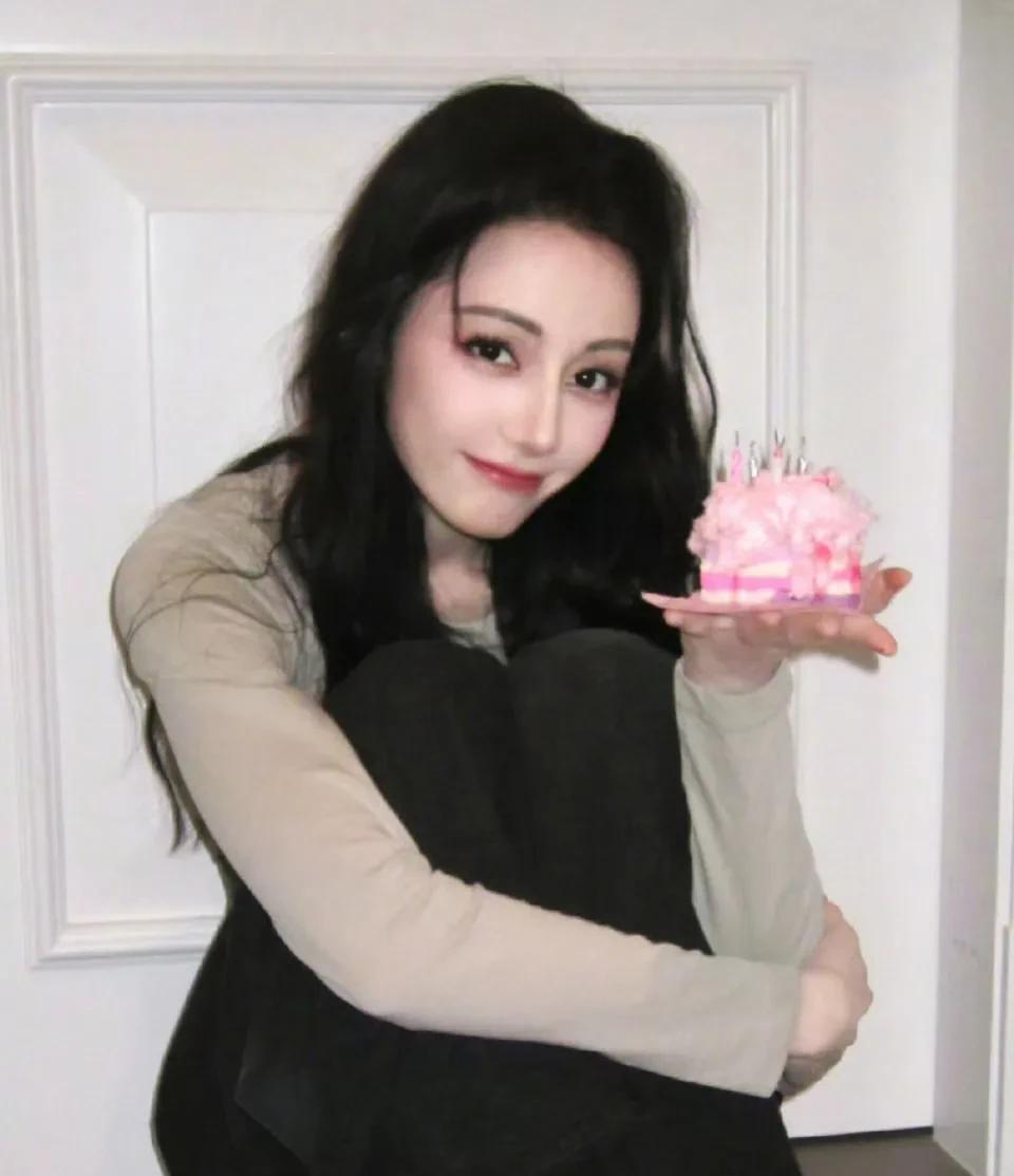我觉得很多艺人，不播戏就不会跑粉，比如热巴，比如王俊凯，但他们一播戏，就会跑
