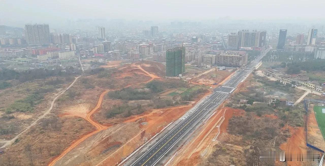 衡阳又一条道路建成通车！常宁市府路通车了，全长1225米、路幅宽30米，双向4车