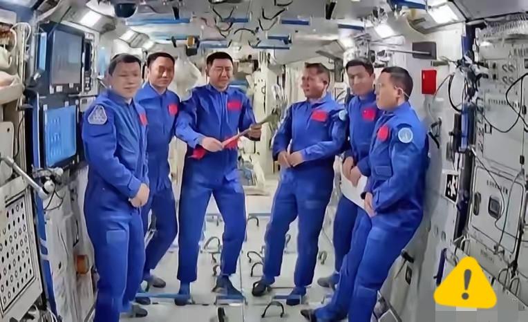 估计现在最让人担心的，就是神舟二十号的航天员，不是因为他们没有成功交接，