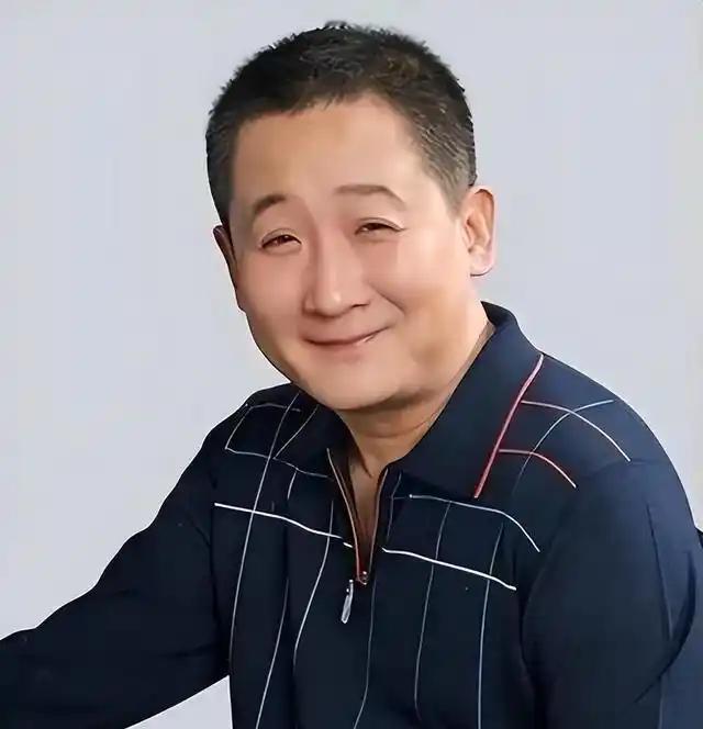 2001年，哥哥猝死后留下400万债和8岁女儿，梁天在一堆欠条前坐到天亮，对嫂子