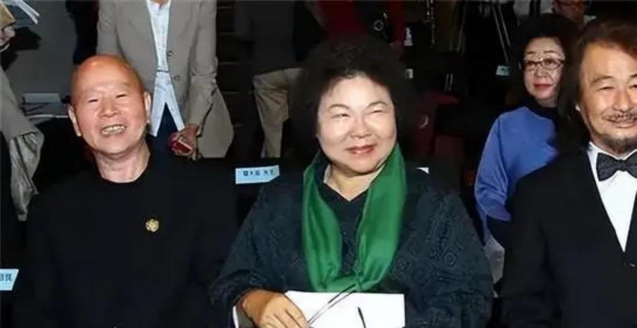 民进党作为崛起于民间基层的政治团体，它的内部凝聚力和价值认同度远高于国民党这样的