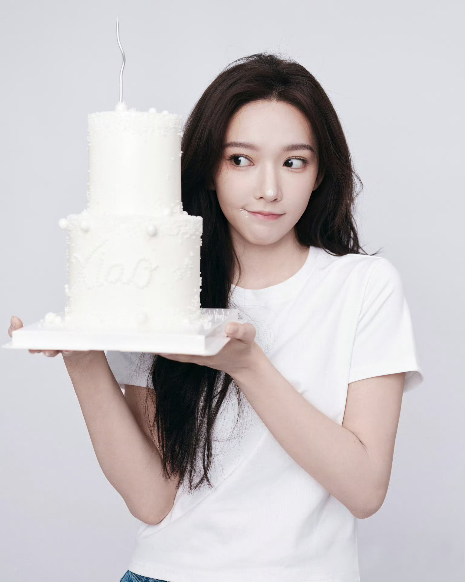 程潇28岁公式照程潇程潇28岁生日晒照，28岁公式照真的清爽干净，潇潇生日快乐