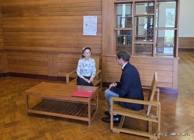 据《联合早报》报道：红十字国际委员会已证实，所派出的代表在缅甸内比都会见了81岁