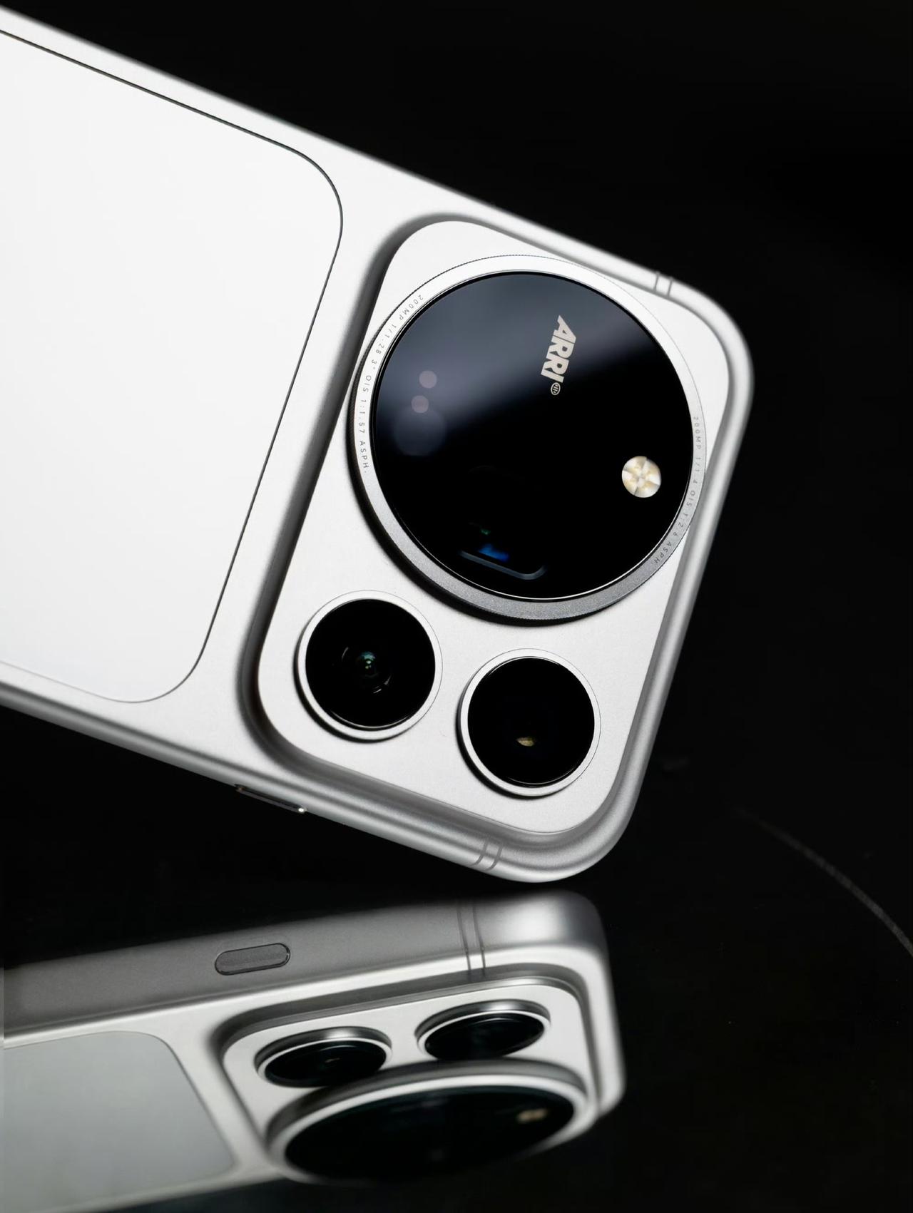 荣耀Magic9是iPhone18的强劲对手！微博这个热搜说明了啥？现在是视