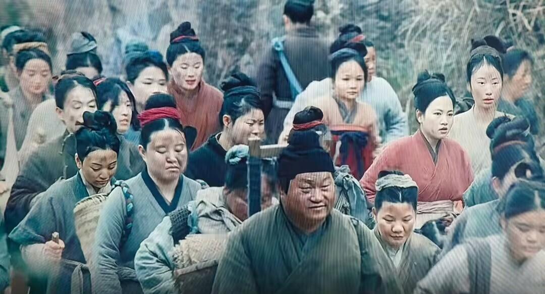 胖灾民冲上热搜？我连夜拉回五代十国——那里的人平均身高比今天你矮11厘米