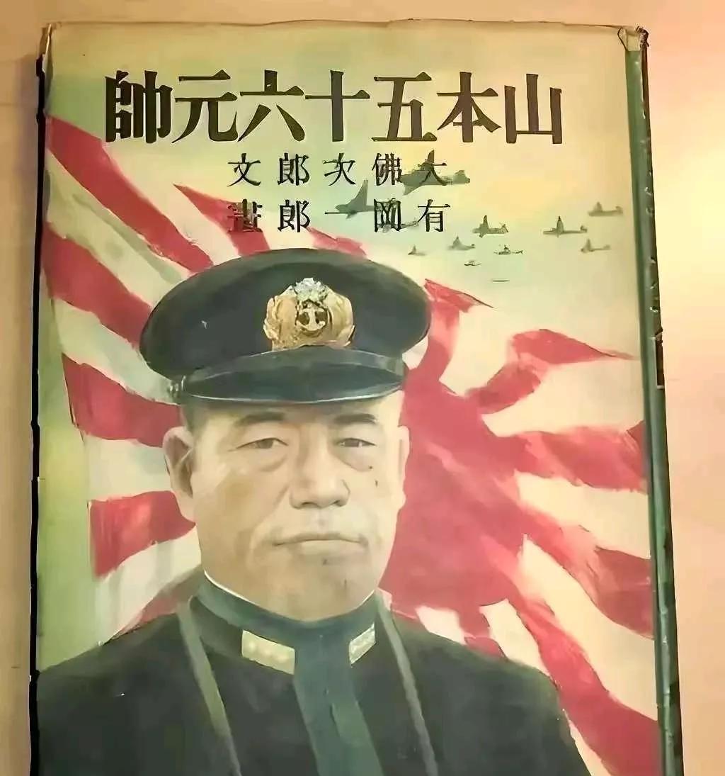 瞧瞧第4陆战师帐篷前摆的“纪念品”吧，二十多个煮干净的头骨排成行，大兵咧嘴笑着竖