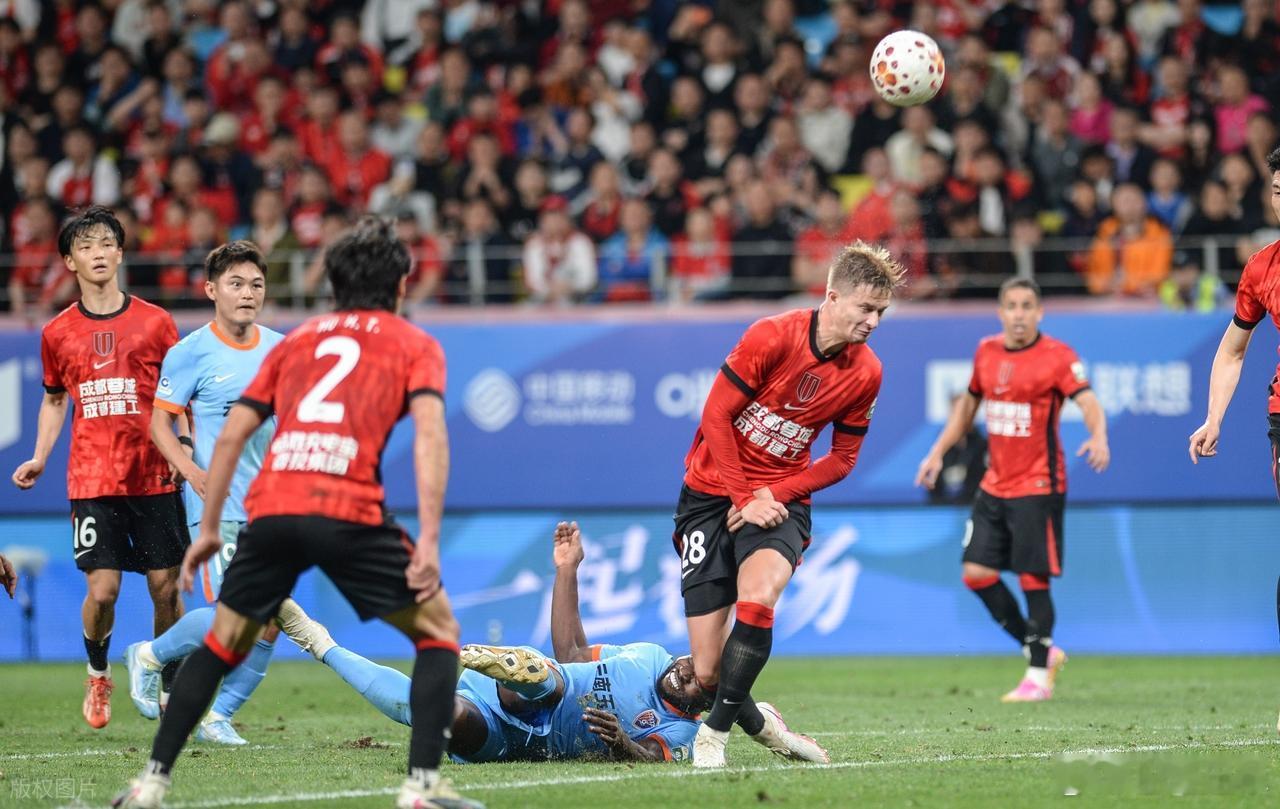 索罗金加盟成都蓉城之后，一共出场8次，打进两球。作为后卫，这样的进球效率很高了。