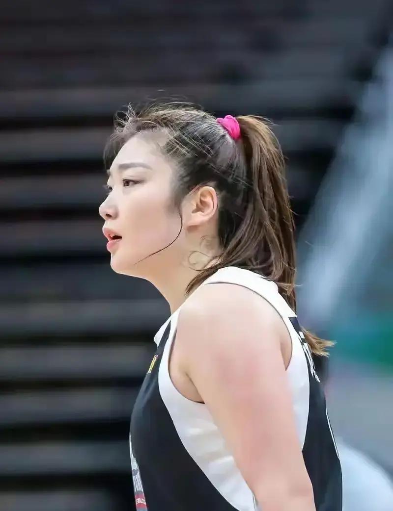 6记三分砸懵康涅狄格太阳那天，李梦让WNBA教练集体沉默——她的突破从不用蛮力，