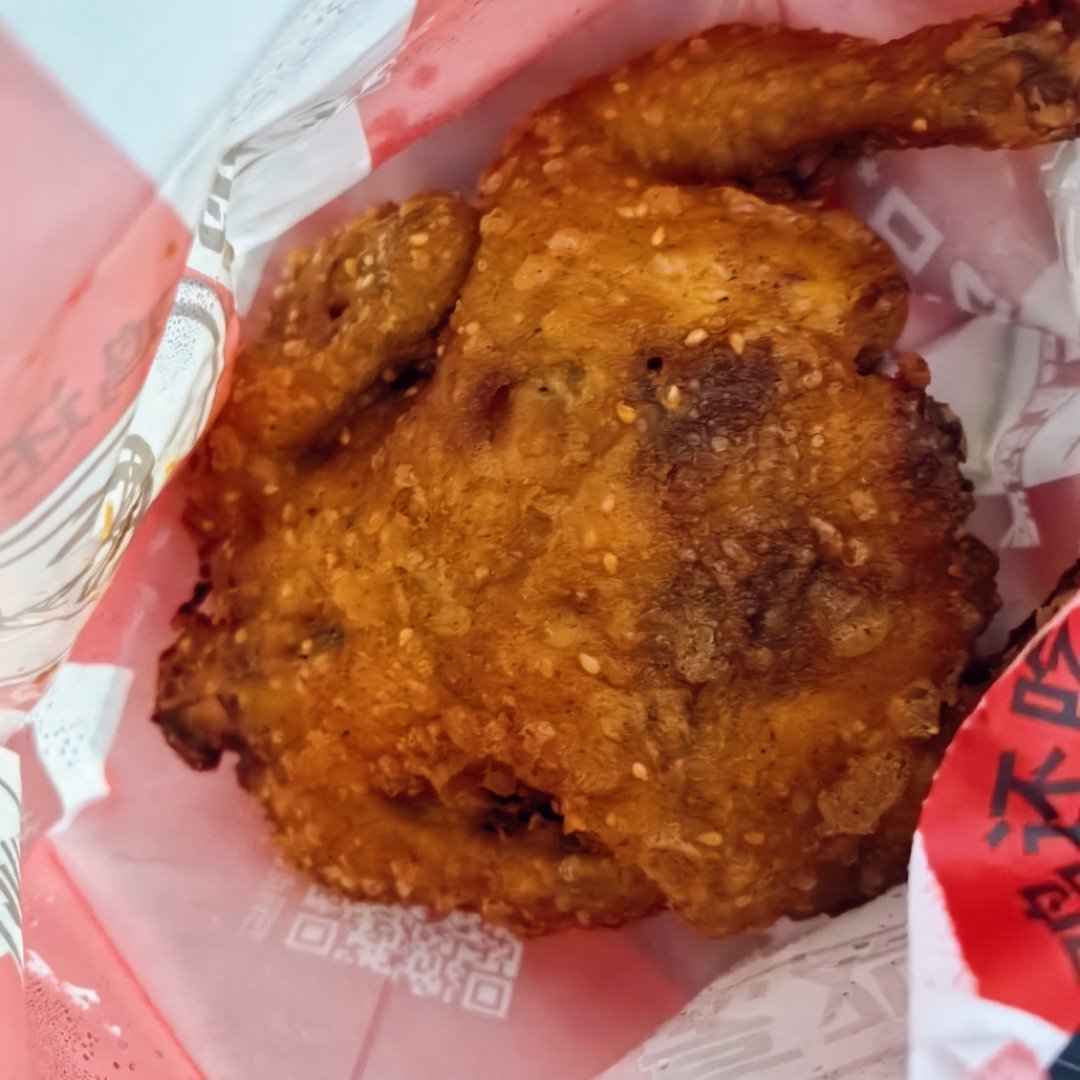 屏幕前的诡秘们晚上好，我吃完这支鸡肉长到你们身上好不好​​​