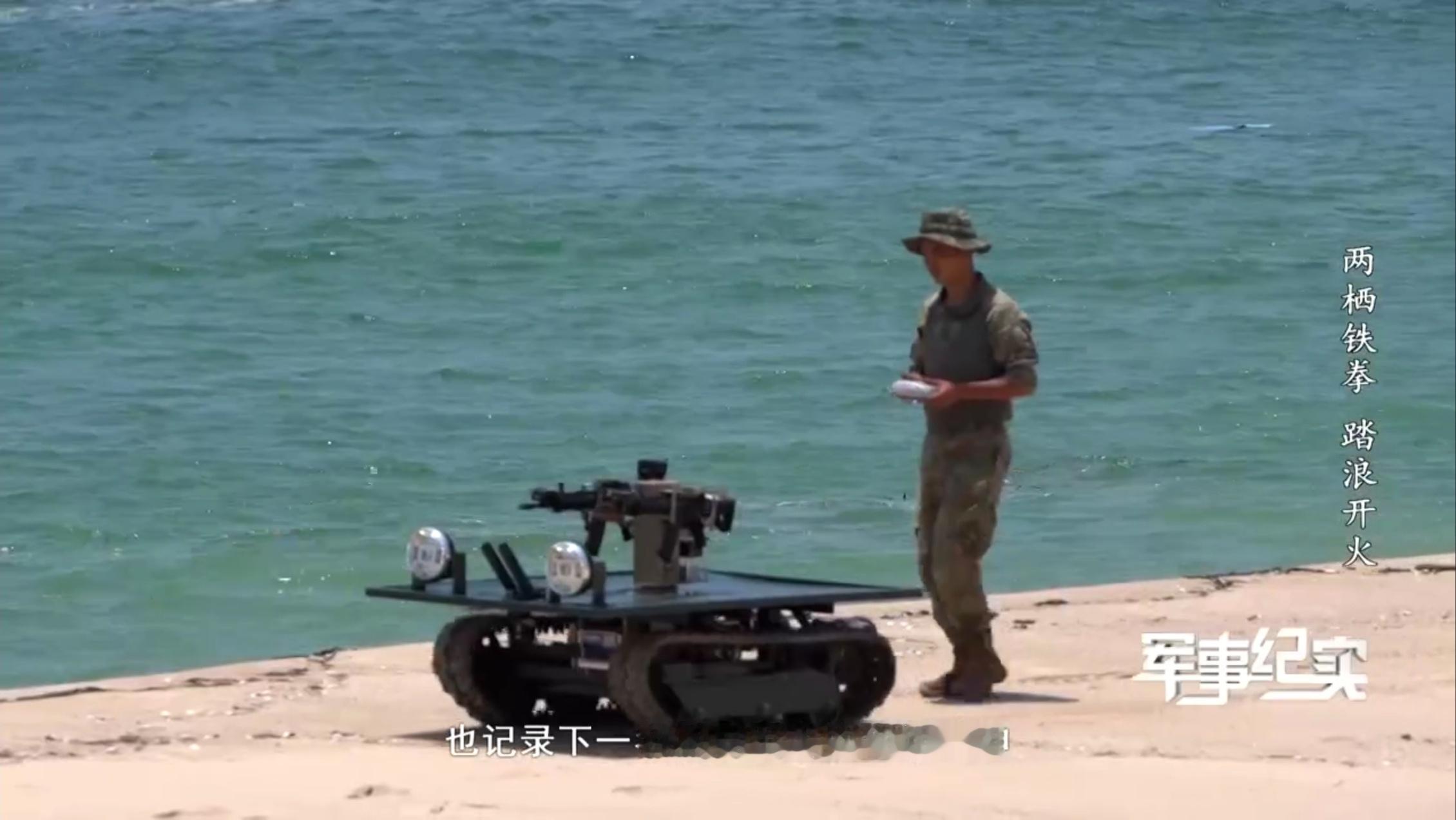 每天认识一件兵器某两栖重型合成旅战士手搓的无人车，主要用于登陆作战。​​​