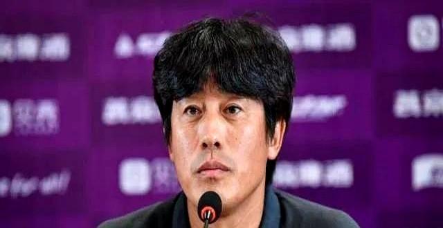 今晚看了两场比赛，日本三队对澳大利亚，中国对印尼。说真的，看到咱们这头踢得憋