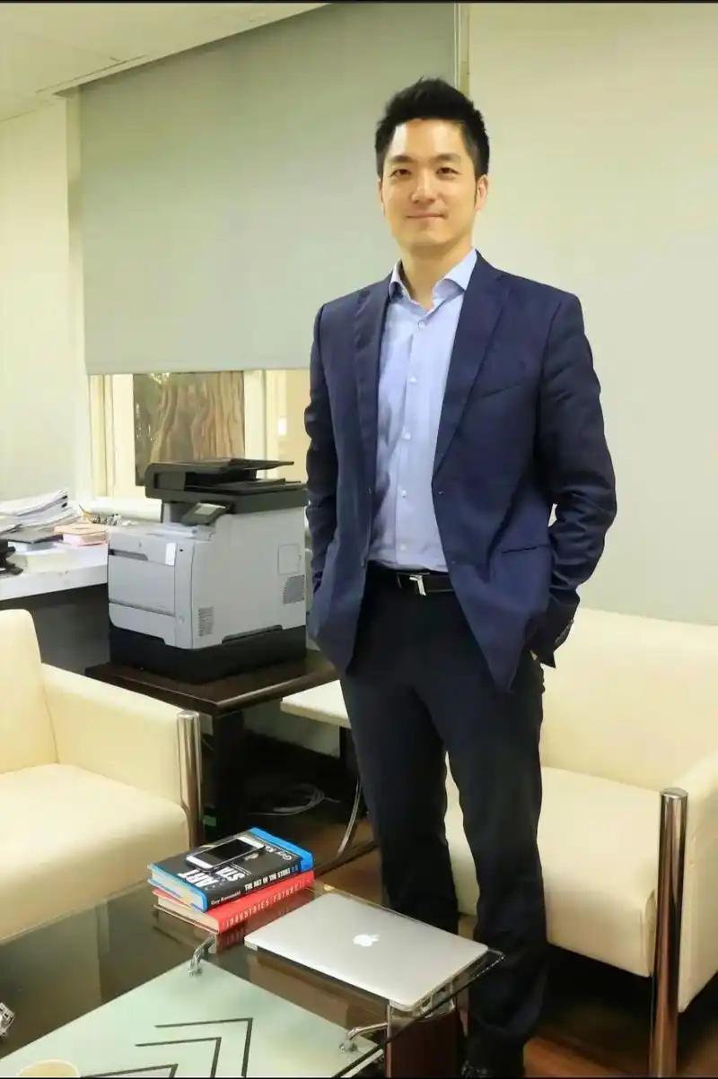 台湾政坛这片天，怕是要变了！岛内现在流传着一个预言：只要蒋万安2026年顺利连任