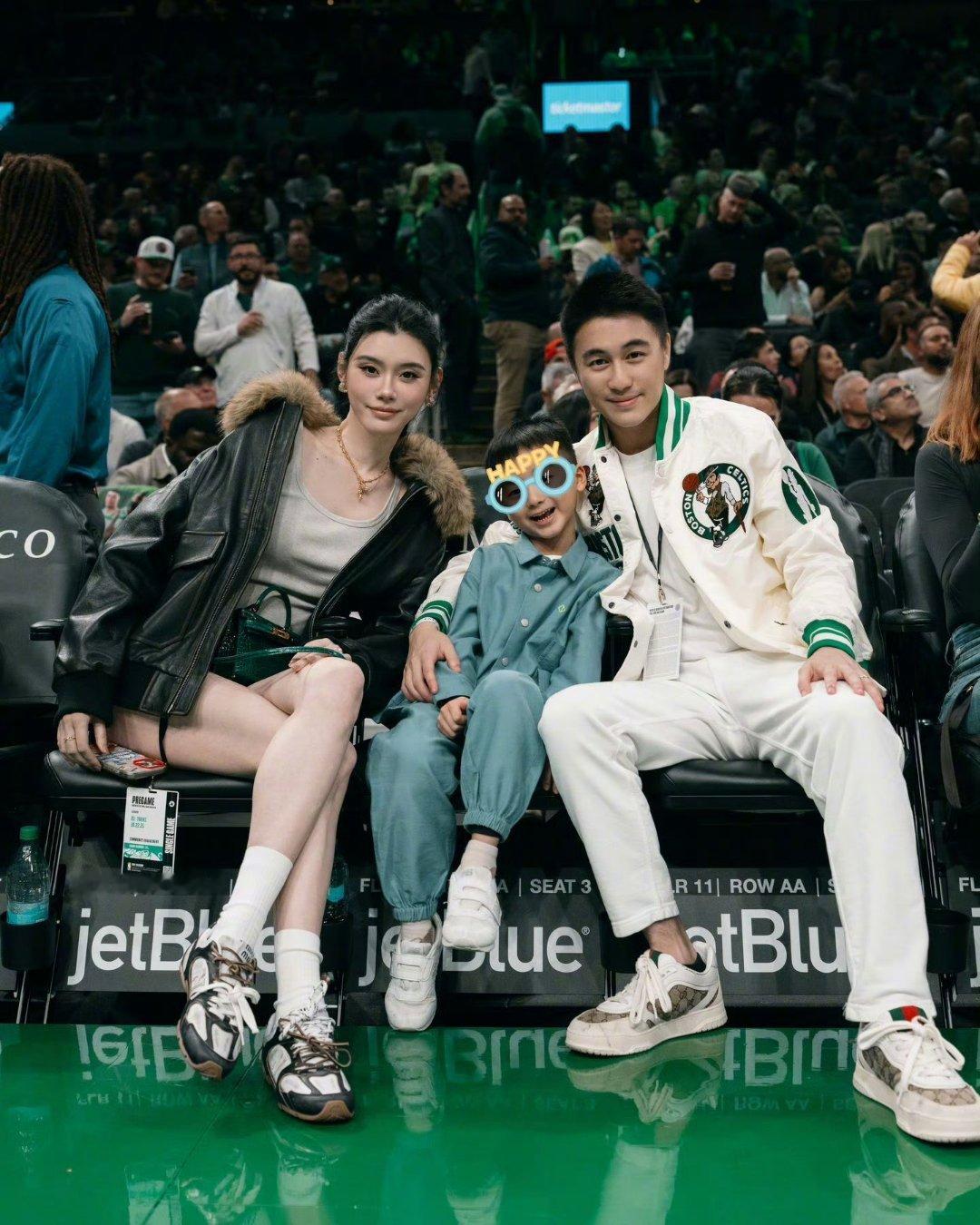 奚梦瑶何猷君6月1日举行婚礼奚梦瑶无论面相还是八字都是挺好的，人可爱开朗善良稳