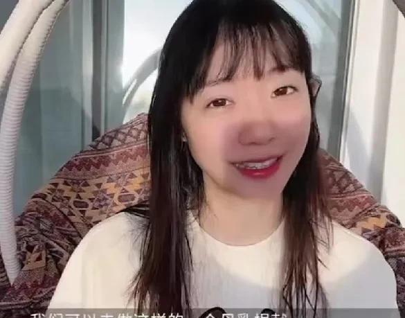 万千惠真挺厉害的，从生完第一个孩子开始，她的母乳就没断过，一直到第一个孩子2岁时