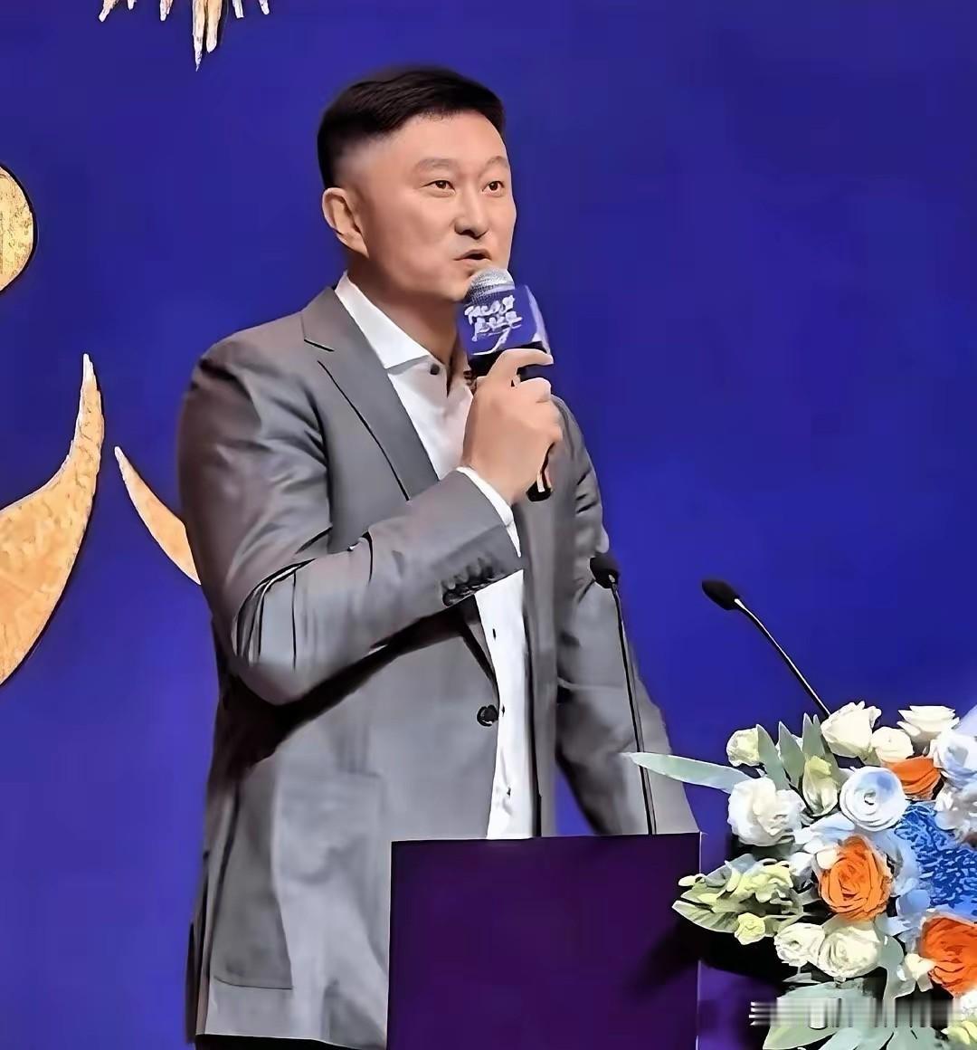 杜锋恐怕开心不起来！广东主场89:80击败青岛取得四连胜，但主教练杜锋恐怕开