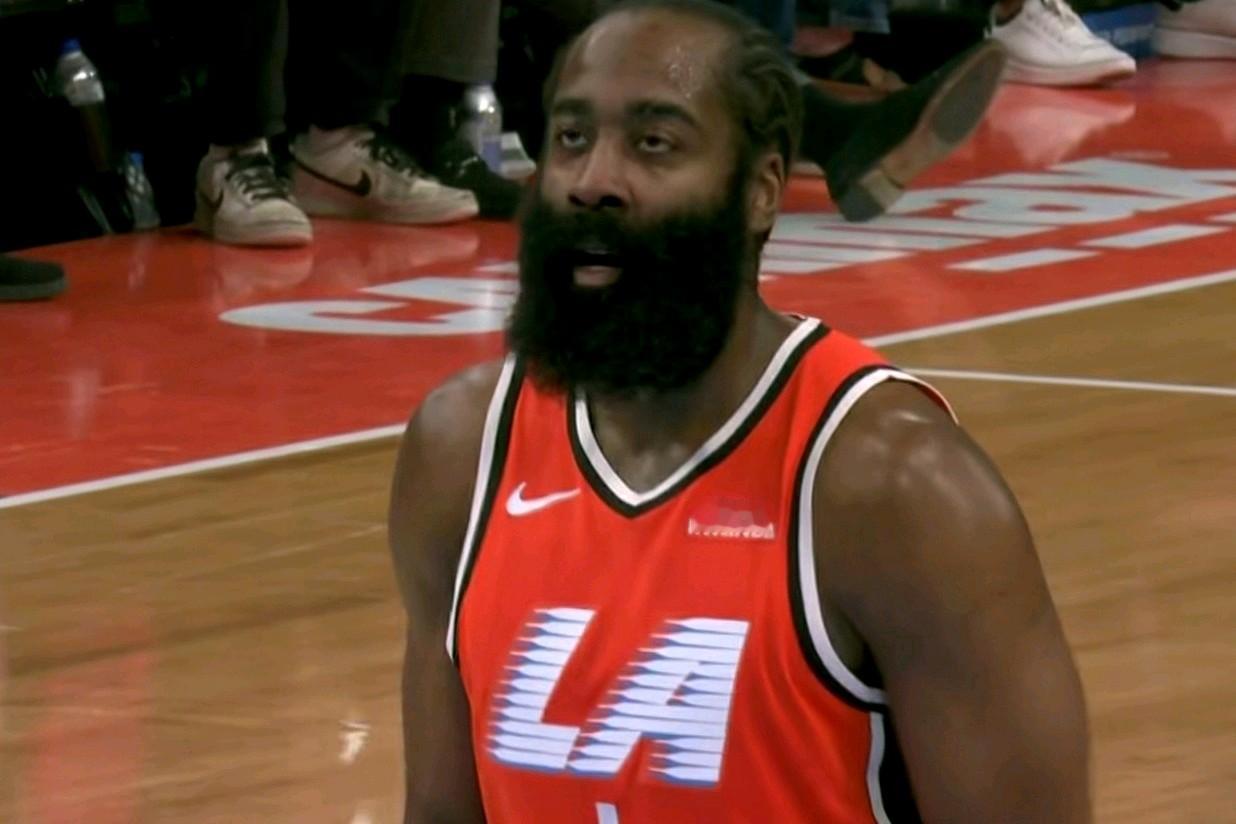 哈卡：包办22分！快船双子星闪耀洛杉矶！在快船主场迎战东部第一活塞的首节比赛