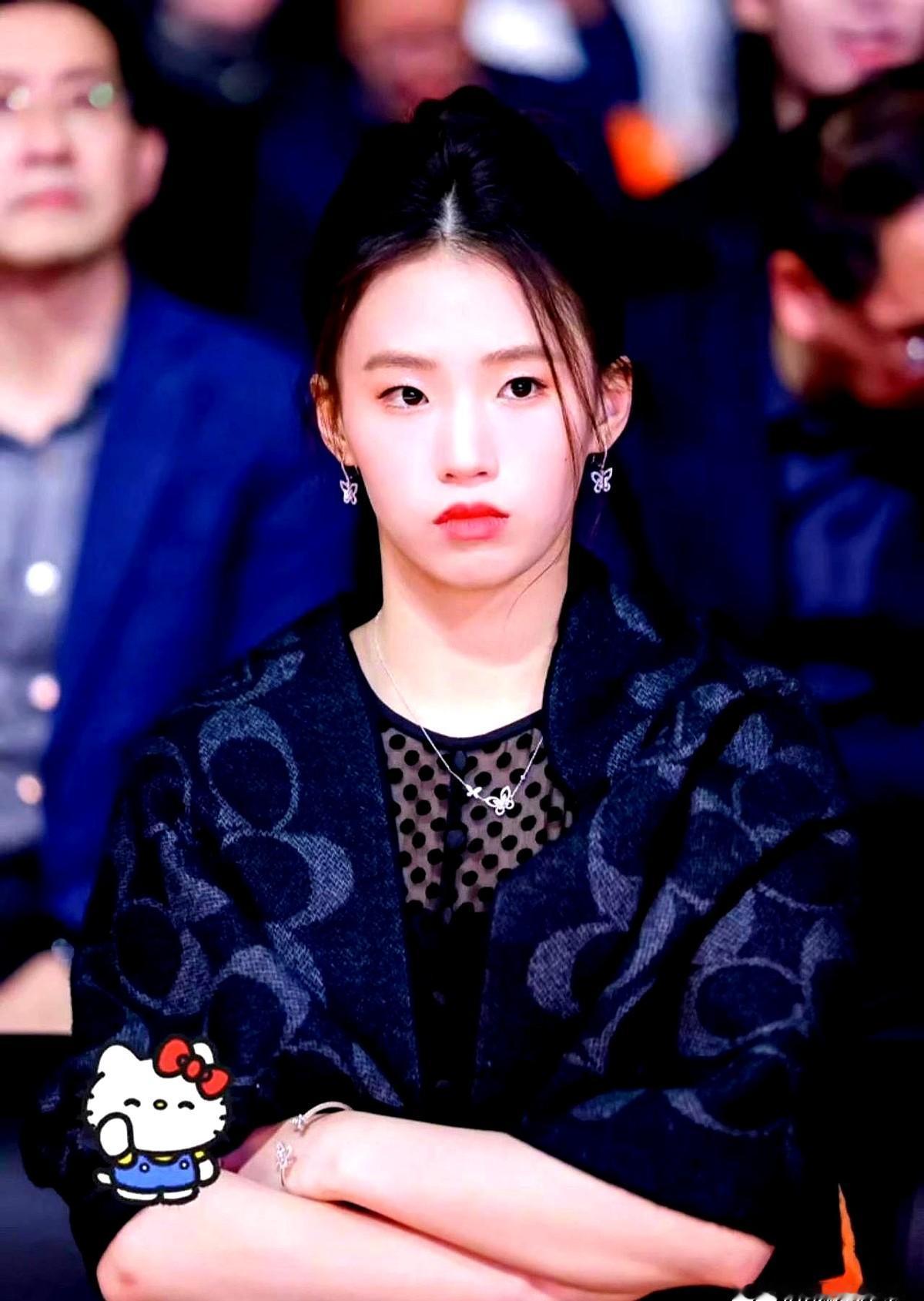 我刷到陈芋汐“靠家境”那条，真是气得我肝疼！一个小小年纪，世锦赛金牌拿到手软的