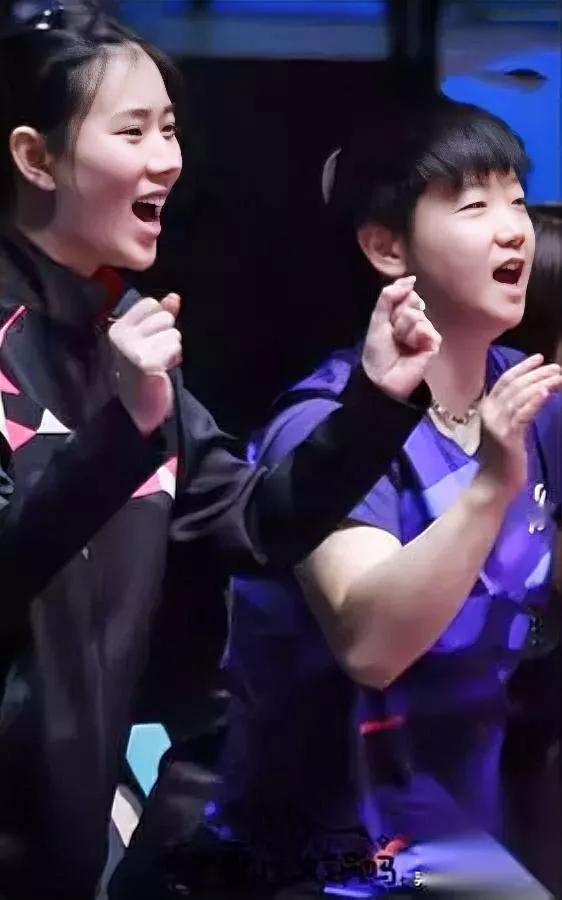 莎莎笑了！兵就满血。不是鳗鱼退赛，也不是黑子闭嘴，而是她嘴角那一下弯，河