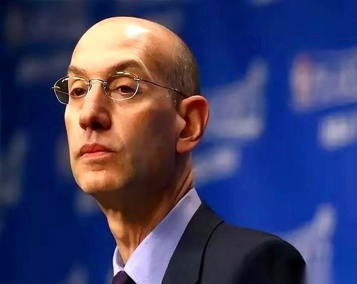 NBA总决赛上，尼克斯和马刺的第四场对决，成了亚当·肖华怎么都想不到的“打脸”现