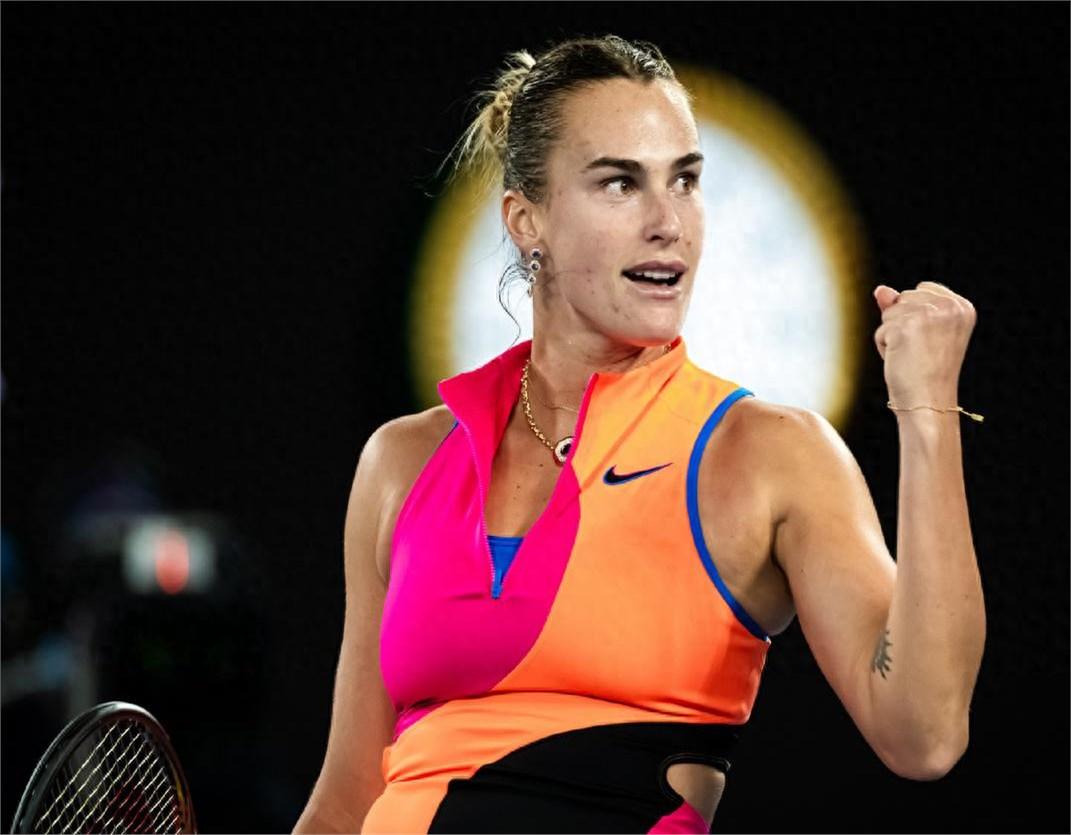 刚在球员通道，听到莱巴的教练对团队低吼：“所有人都以为第三盘0-3要崩了，其实那