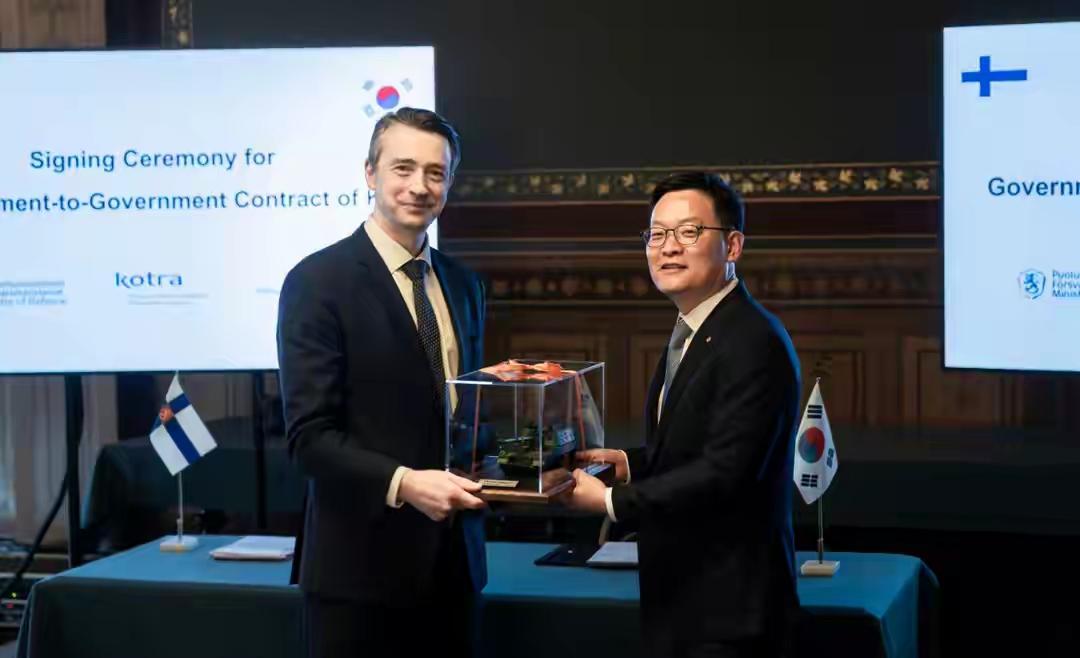 哎呀，东边小弟可是有了大出息。112套K9自行式榴弹炮，40km射程，快速精谁，