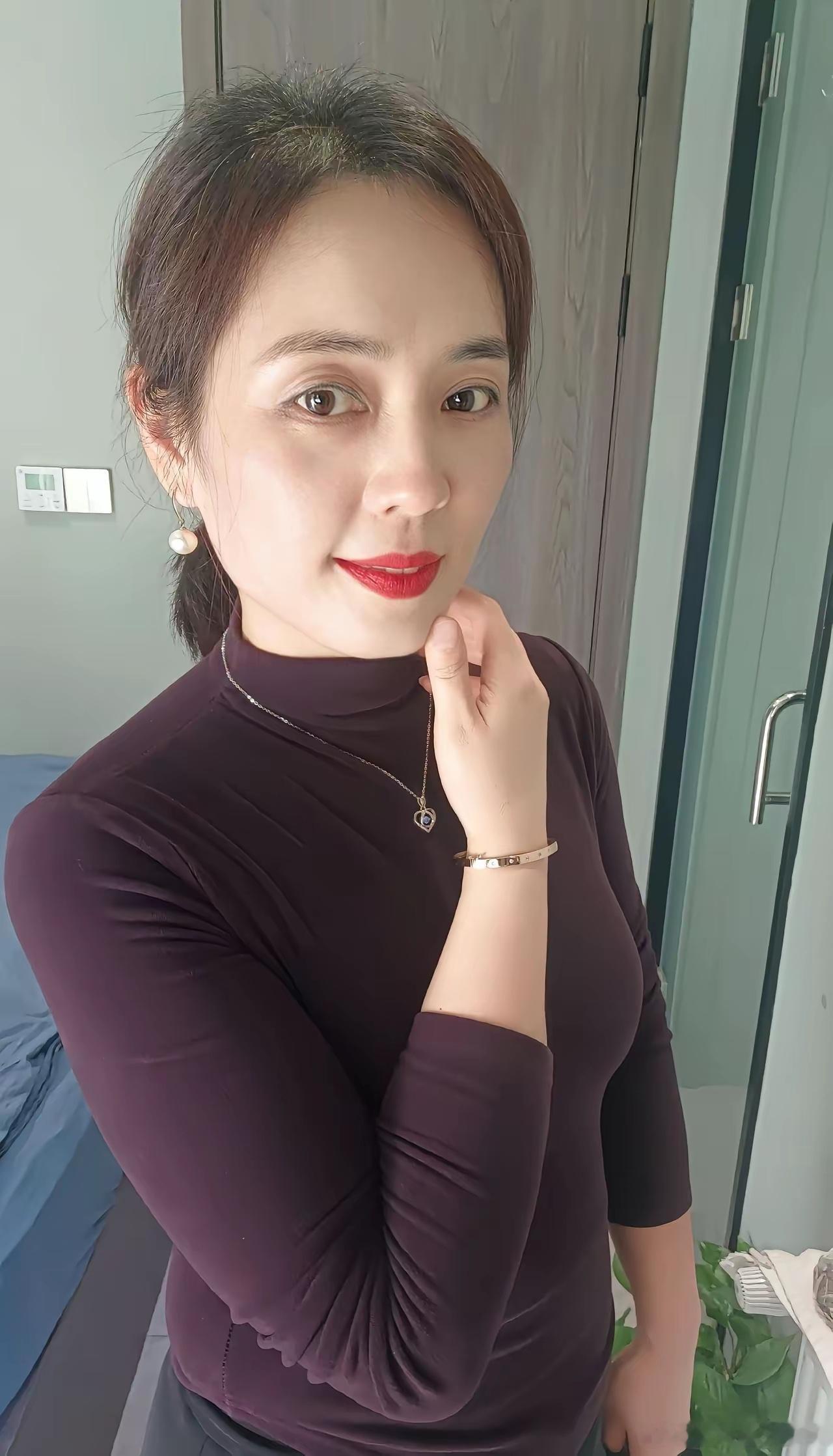 少妇超甜305熟女魅力