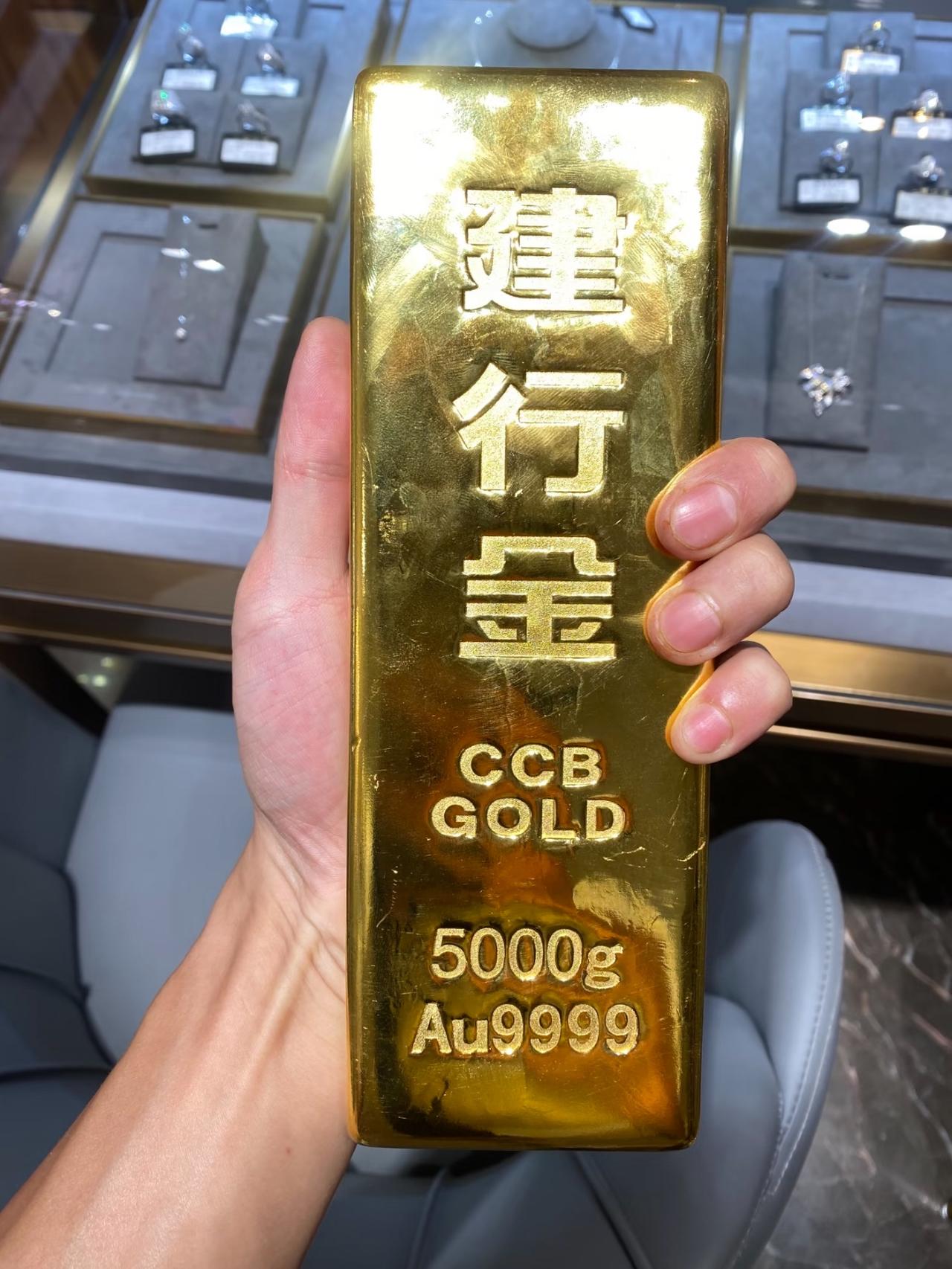 奉劝大家一句，如果现在你手里有黄金，但凡超过300克，这次真的跟2026年