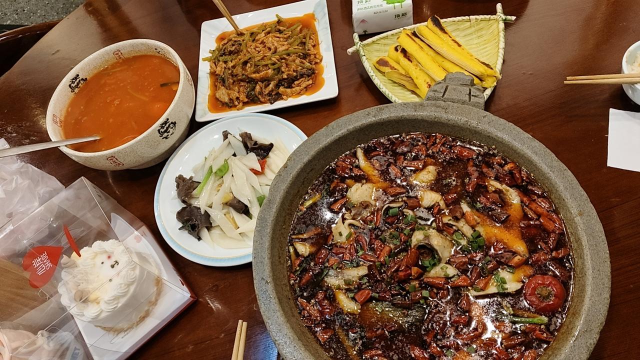 妈妈的生日宴，菜品简单，味道不错。