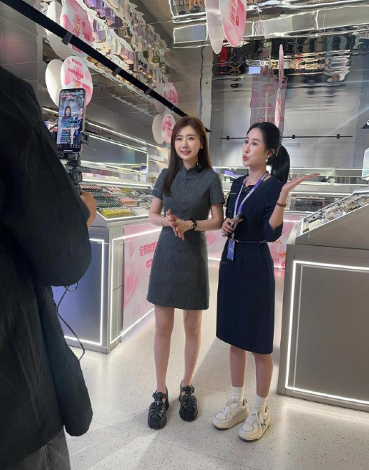 原来福原爱离婚之后瘦了这么多，我一直以为她有点胖呢​​​​​